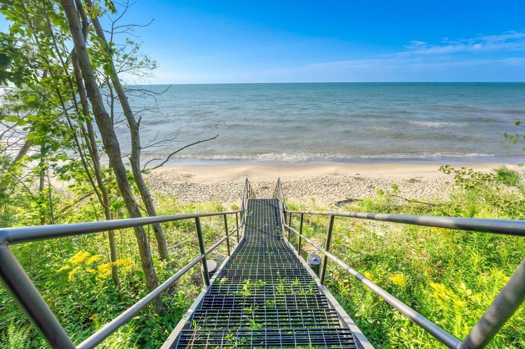 7073 BLUE COAST Heights, Plympton-Wyoming, Ontario, Canada photo 24