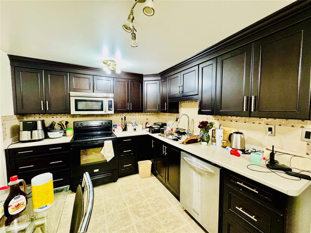 1701 LONDON Line, Sarnia, Ontario, Canada photo 30