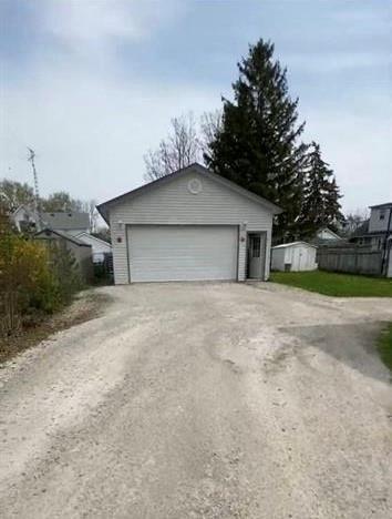 438 HUGGARD Street, Petrolia, Ontario, Canada photo 3