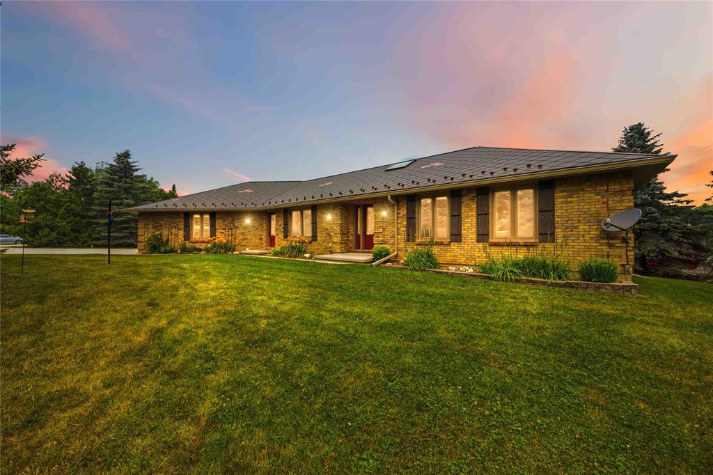 4386 EGREMONT Road, Plympton-Wyoming, Ontario, Canada photo 1