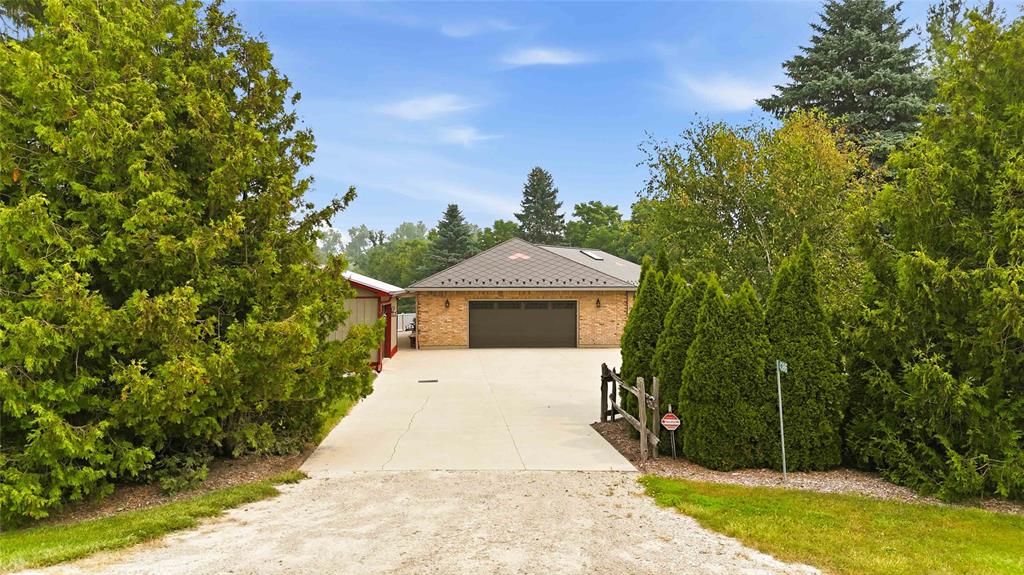 4386 EGREMONT Road, Plympton-Wyoming, Ontario, Canada photo 3