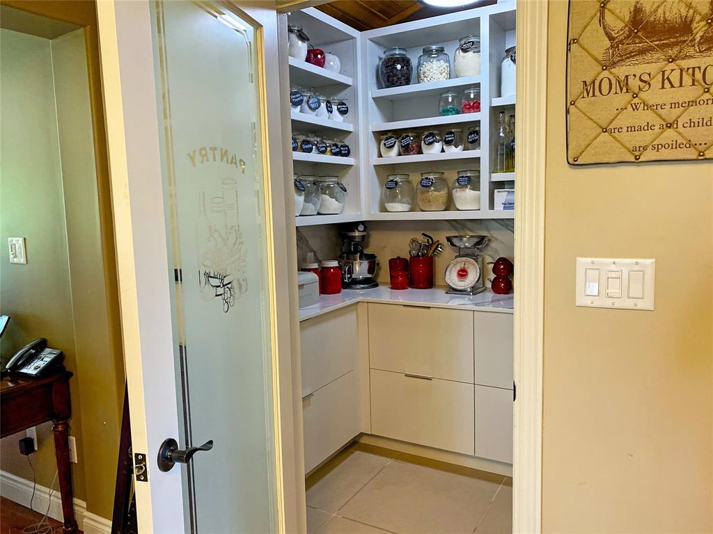 5366 FISHER Line, Plympton-Wyoming, Ontario, Canada
