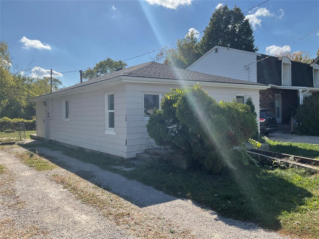 715 CONFEDERATION Street South, Sarnia, Ontario, Canada photo 1