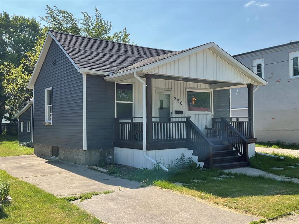 250 Russell Street South, Sarnia, Ontario, Canada photo 2