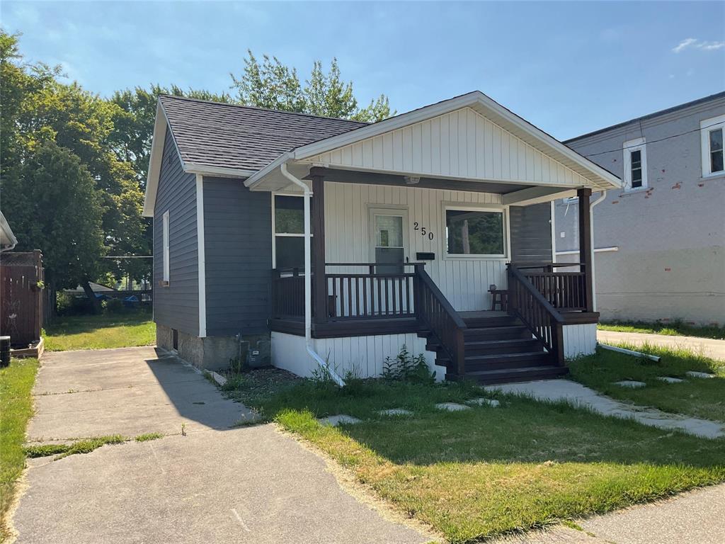 250 Russell Street South, Sarnia, Ontario, Canada photo 3