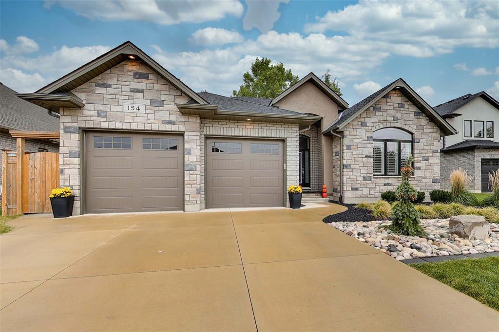 154 SANDPIPER Drive, Sarnia Ontario, Canada