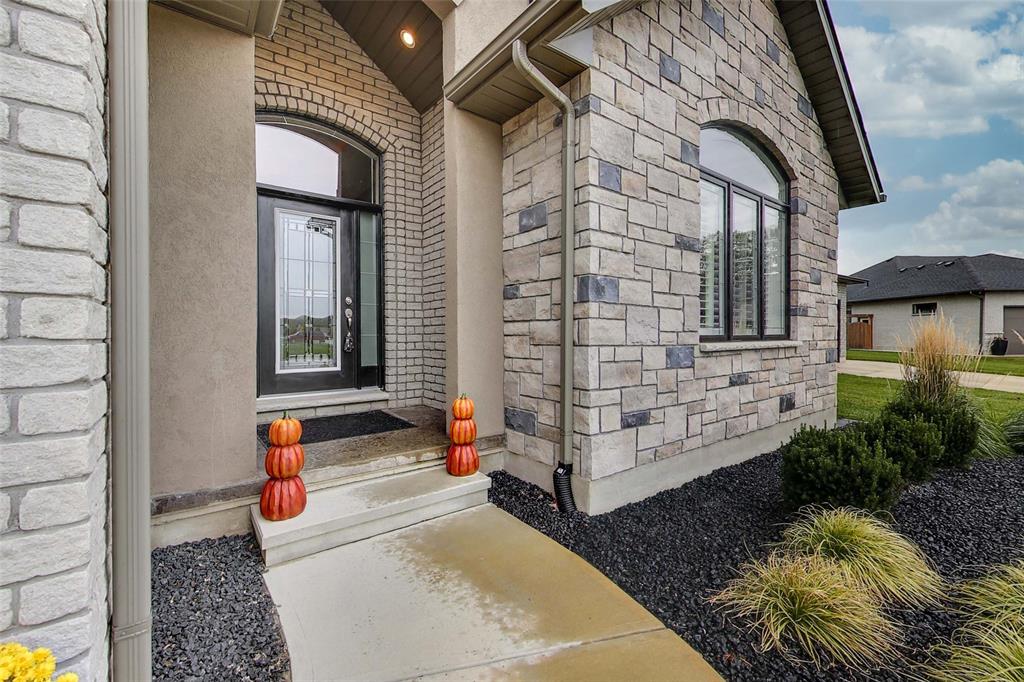 154 SANDPIPER Drive, Sarnia Ontario, Canada