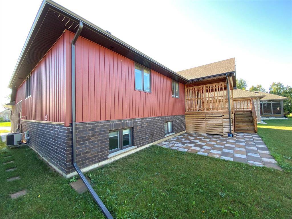4051 ENGLEHART Drive, Petrolia, Ontario, Canada