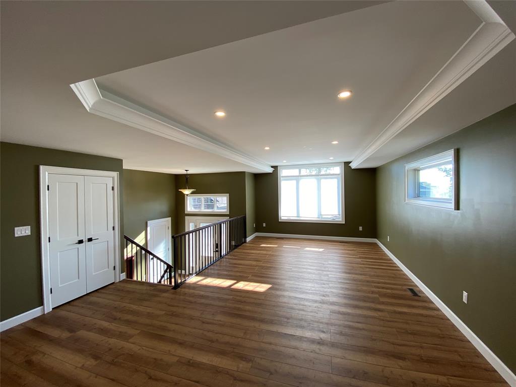 4051 ENGLEHART Drive, Petrolia, Ontario, Canada