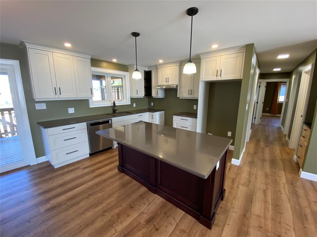 4051 ENGLEHART Drive, Petrolia, Ontario, Canada