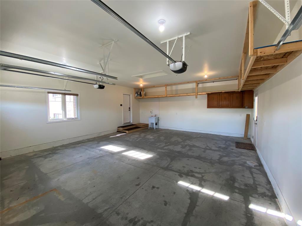 4051 ENGLEHART Drive, Petrolia, Ontario, Canada