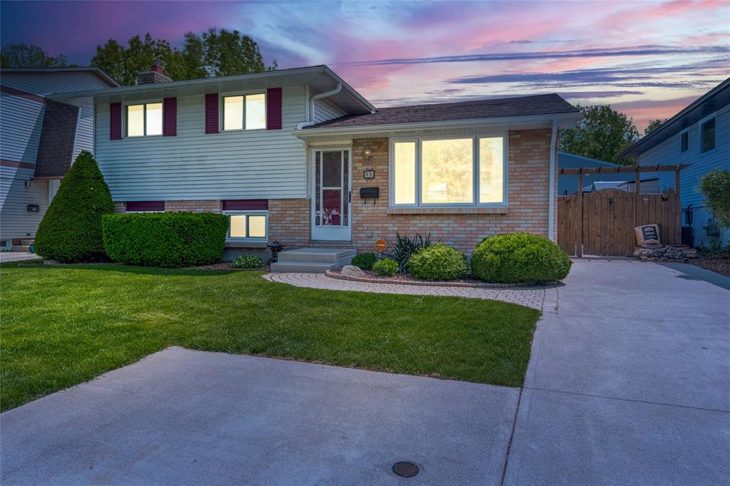 60 Royal Crescent, Sarnia, Ontario, Canada photo 2