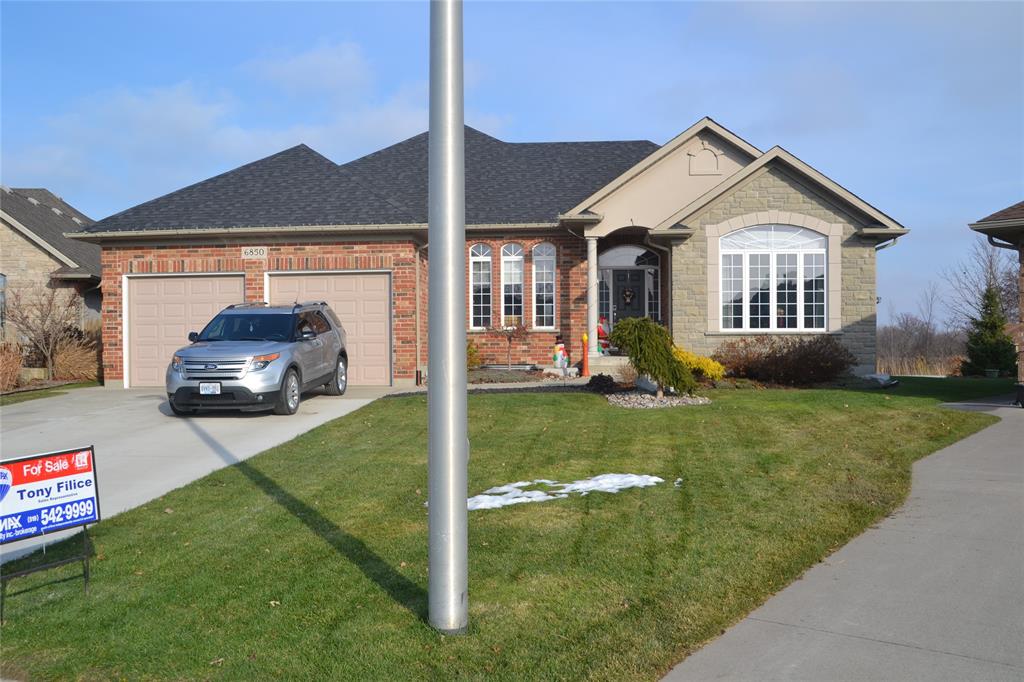 6850 CREEKSIDE Drive, Plympton-Wyoming Ontario, Canada