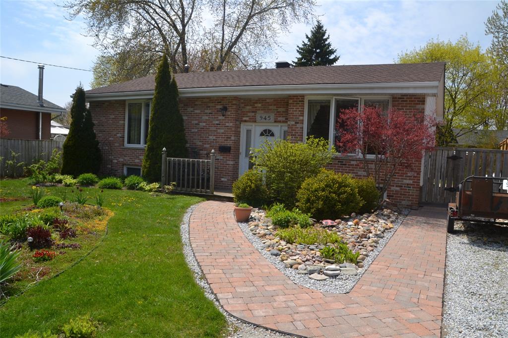 945 HOLLANDS Avenue, Sarnia Ontario, Canada