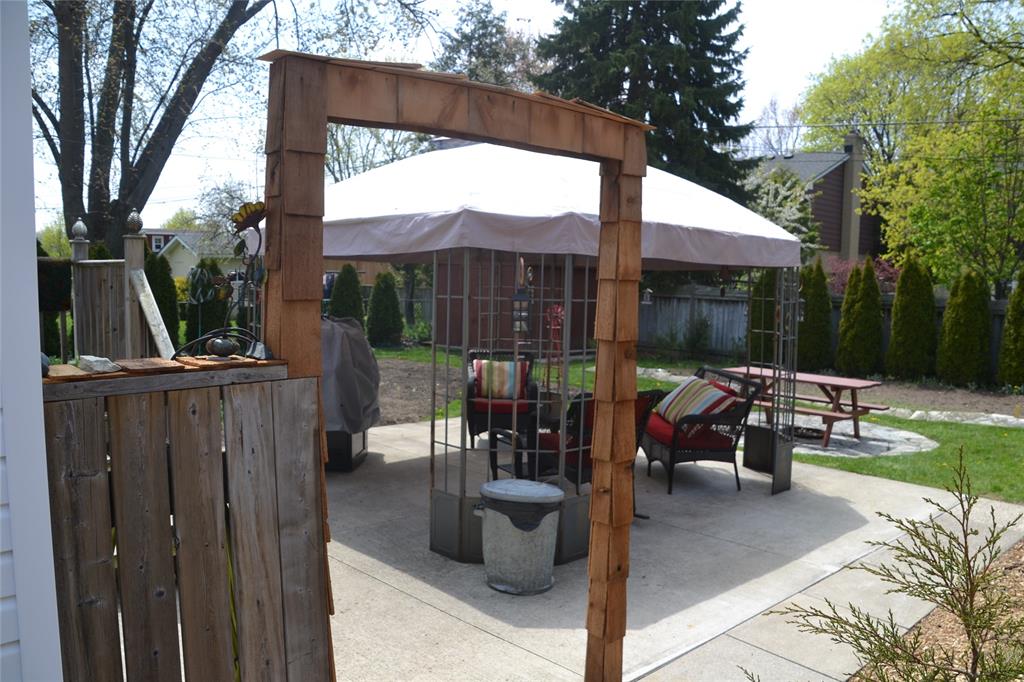 945 HOLLANDS Avenue, Sarnia Ontario, Canada