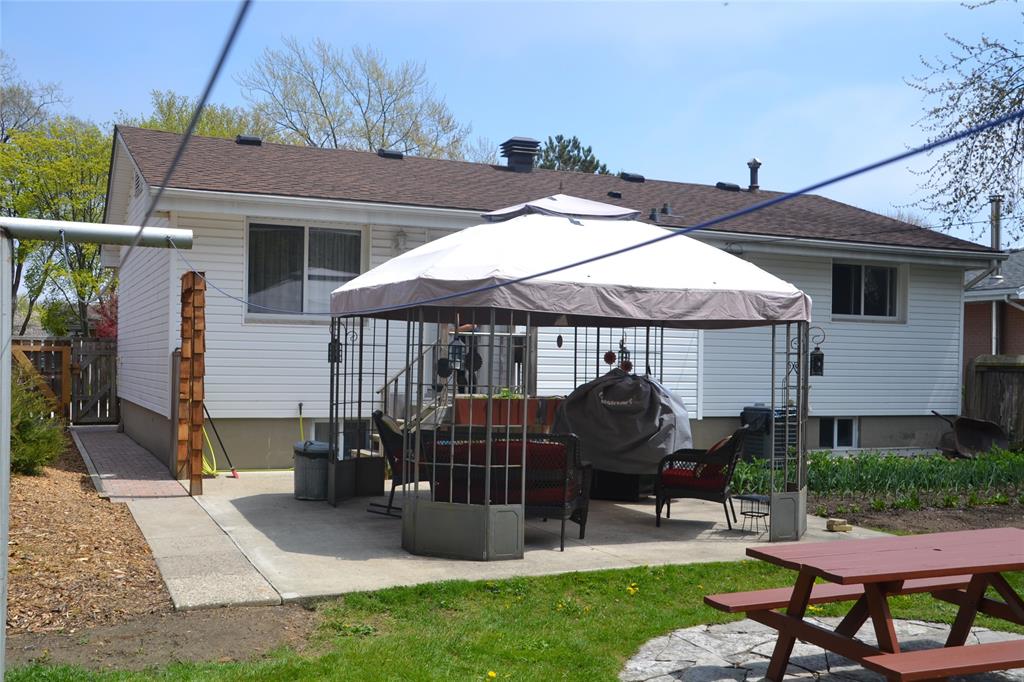 945 HOLLANDS Avenue, Sarnia Ontario, Canada