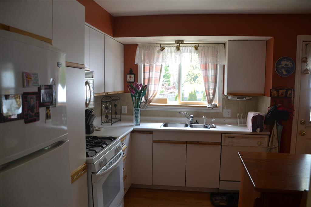945 HOLLANDS Avenue, Sarnia Ontario, Canada