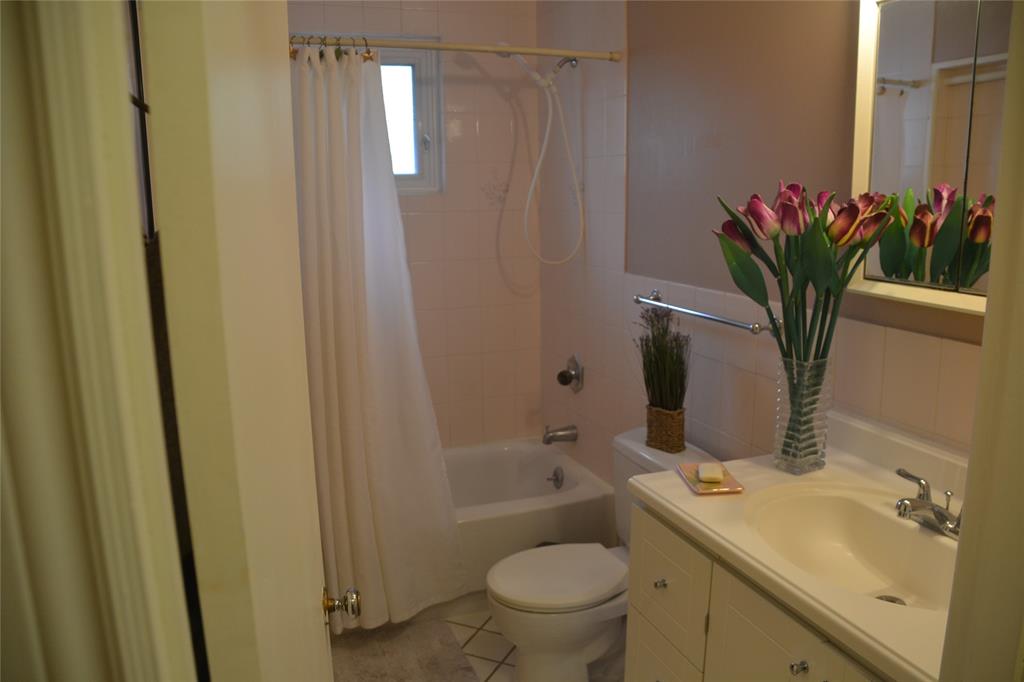 945 HOLLANDS Avenue, Sarnia Ontario, Canada