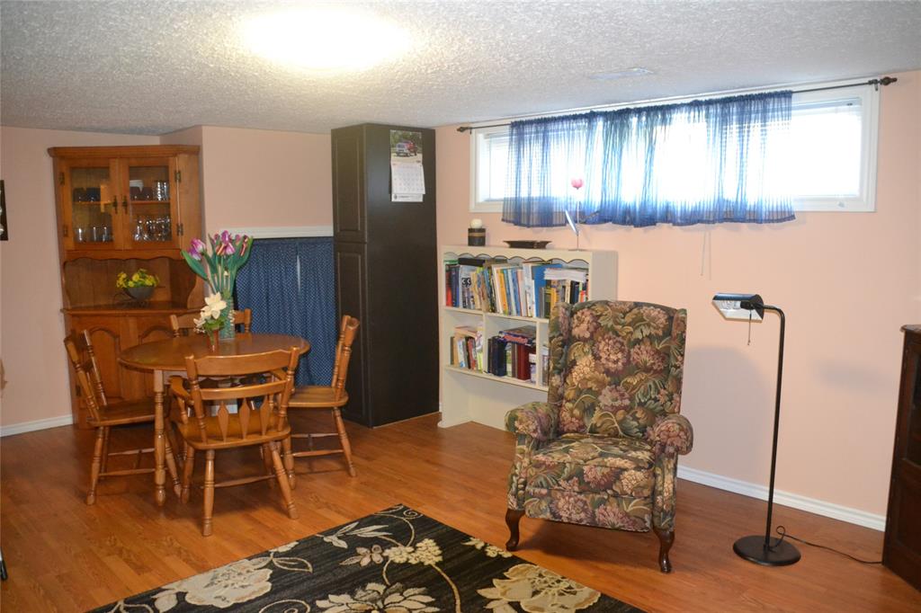 945 HOLLANDS Avenue, Sarnia Ontario, Canada
