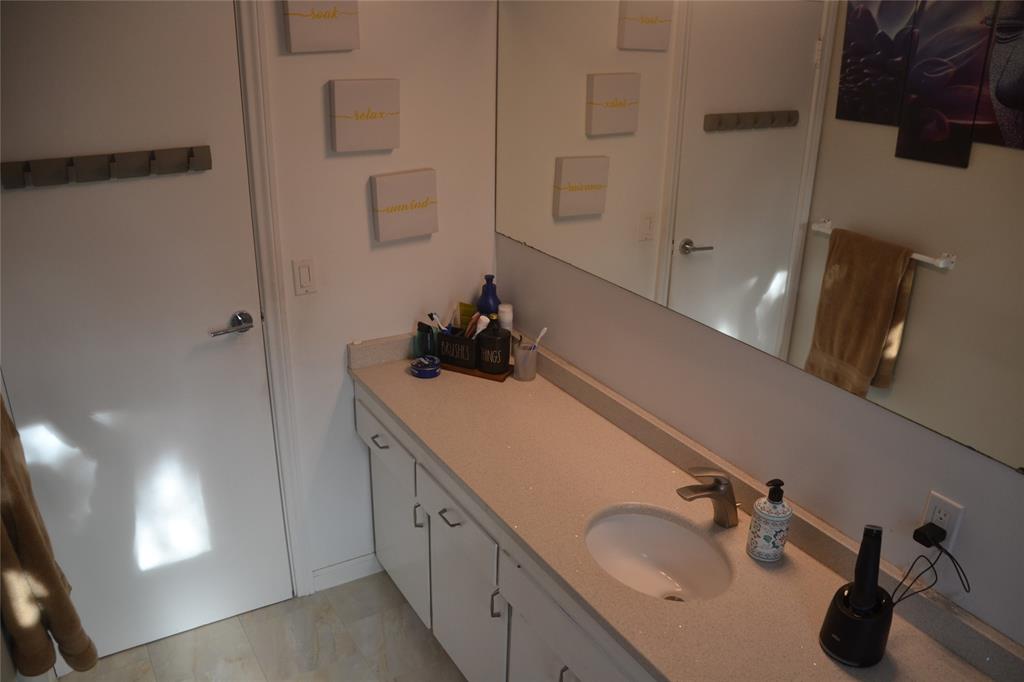 1366 EGMOND Drive, Sarnia, Ontario, Canada