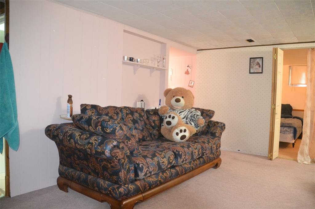 1366 EGMOND Drive, Sarnia, Ontario, Canada