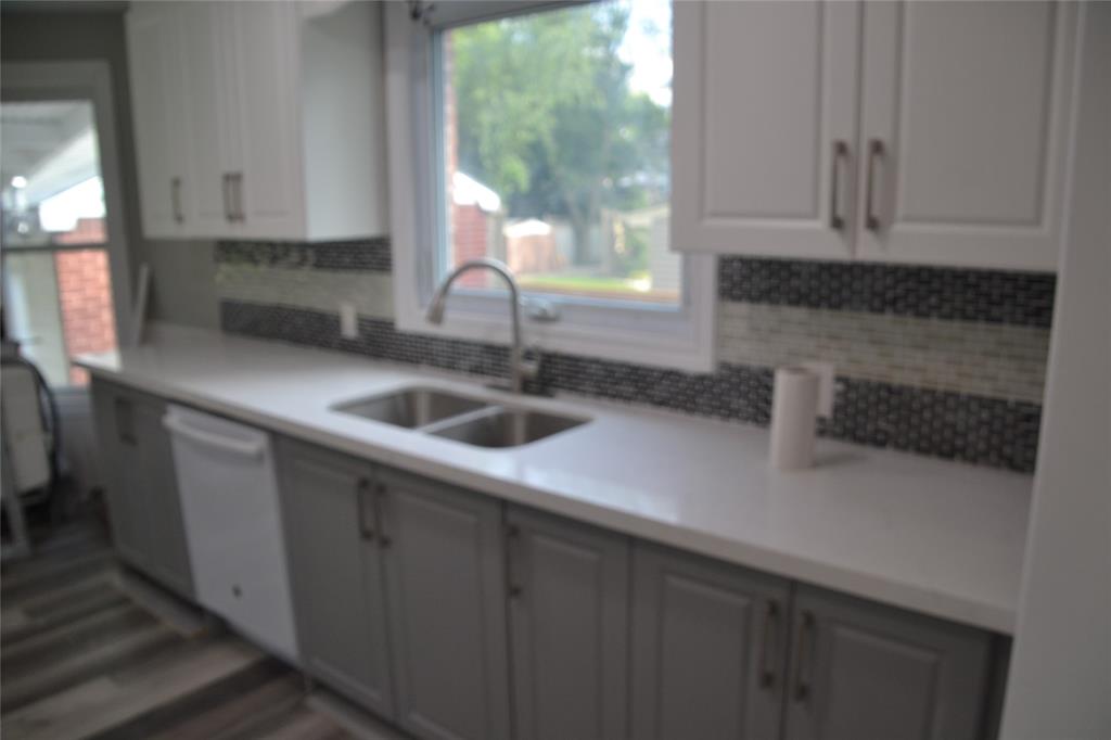 1366 EGMOND Drive, Sarnia, Ontario, Canada
