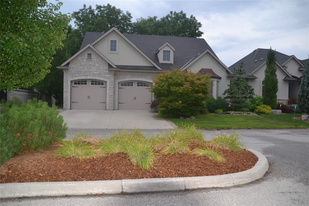 1229 MIKE WEIR Drive Unit# 1, Sarnia, Ontario, Canada
