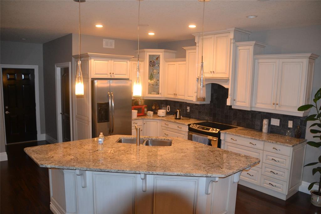 1229 MIKE WEIR Drive Unit# 1, Sarnia, Ontario, Canada