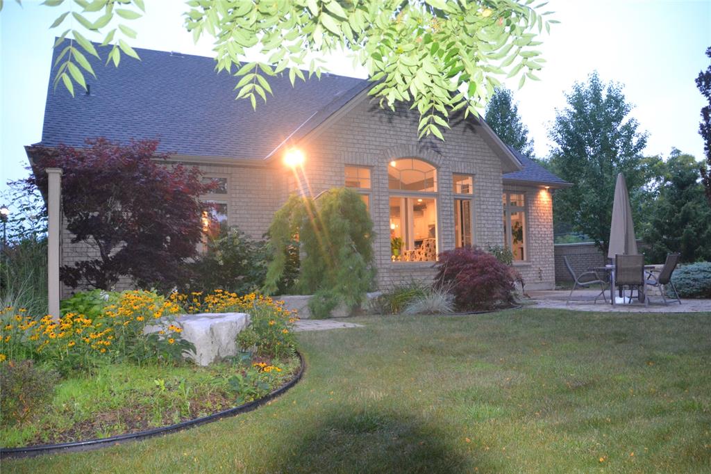 1229 MIKE WEIR Drive Unit# 1, Sarnia, Ontario, Canada