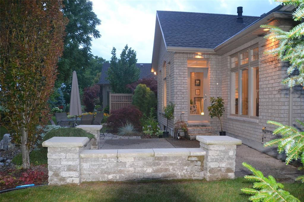 1229 MIKE WEIR Drive Unit# 1, Sarnia, Ontario, Canada