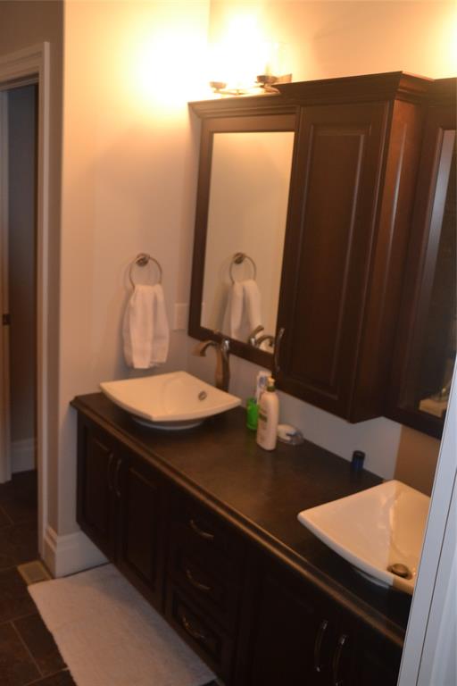 1229 MIKE WEIR Drive Unit# 1, Sarnia, Ontario, Canada