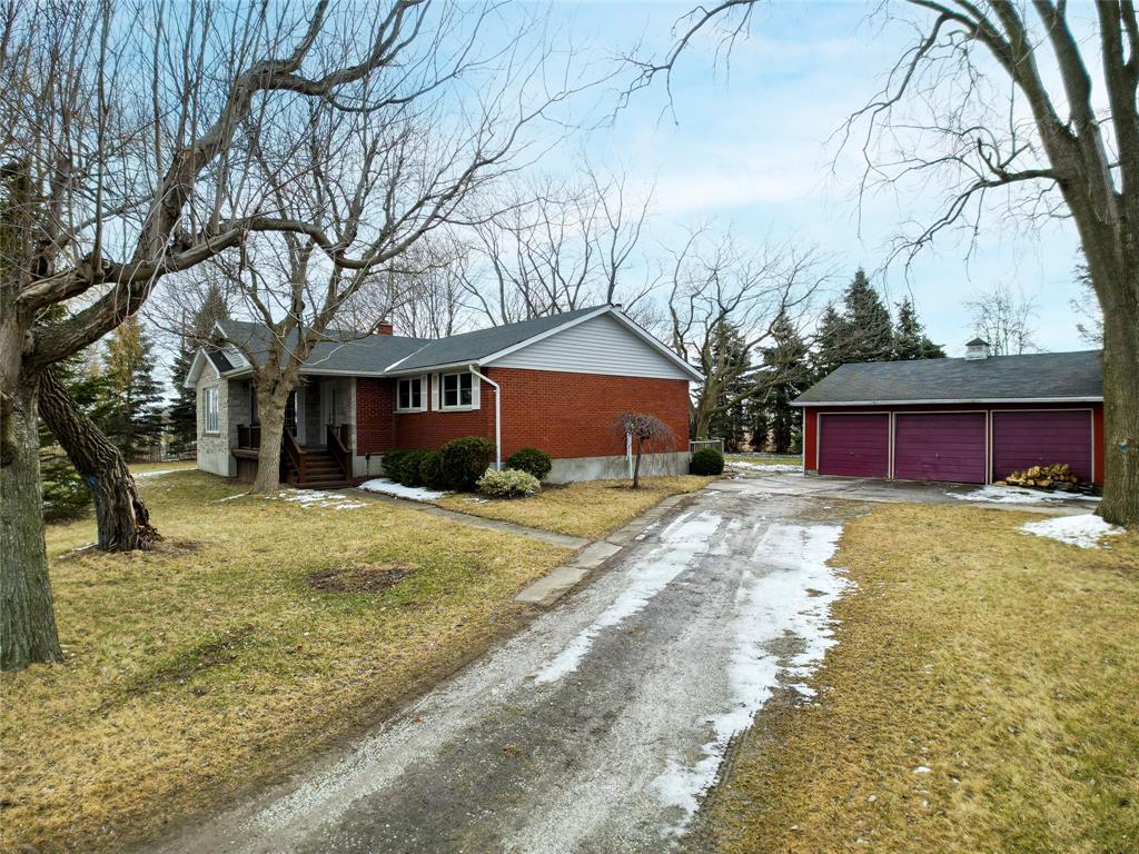 4716 WAUBUNO Road, St. Clair, Ontario, Canada