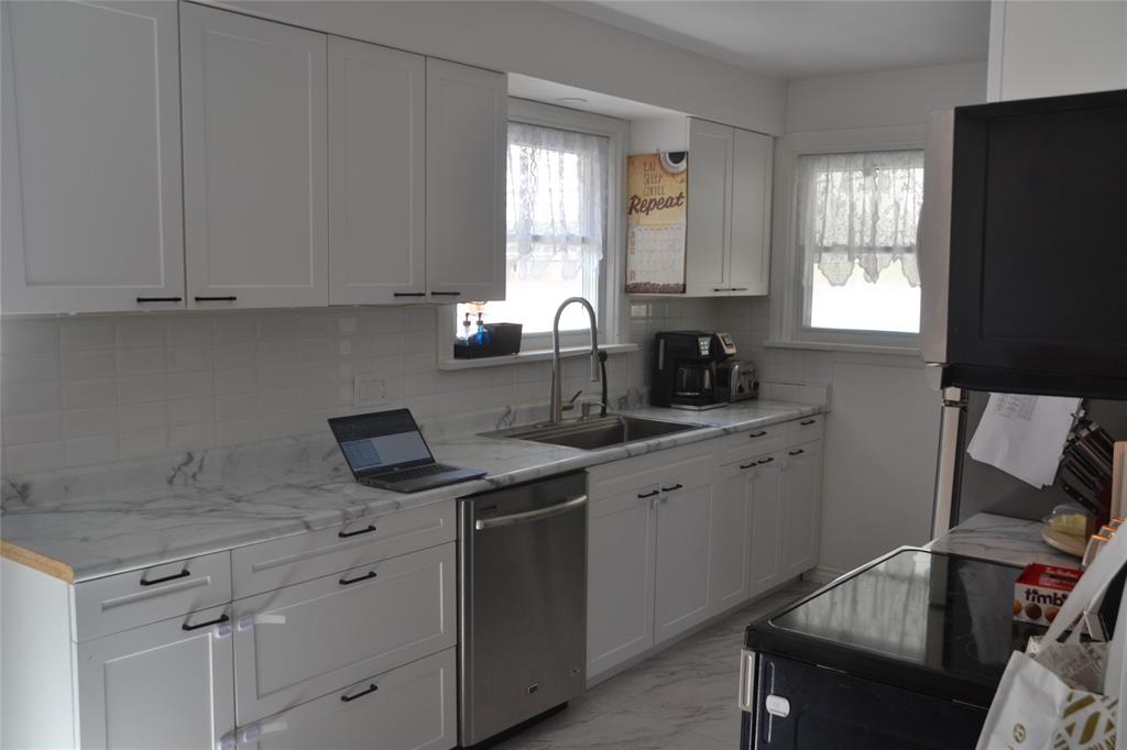 943 KEMSLEY Drive, Sarnia, Ontario, Canada photo 6