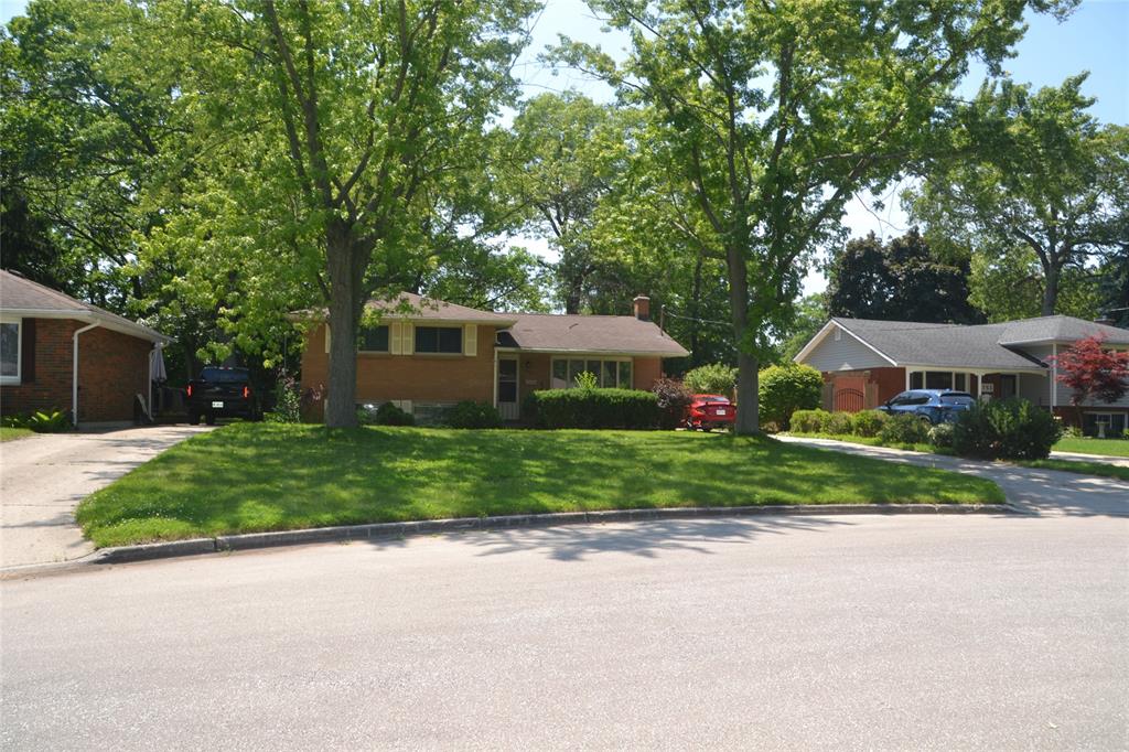 757 RETLAW Drive, Sarnia, Ontario, Canada photo 1