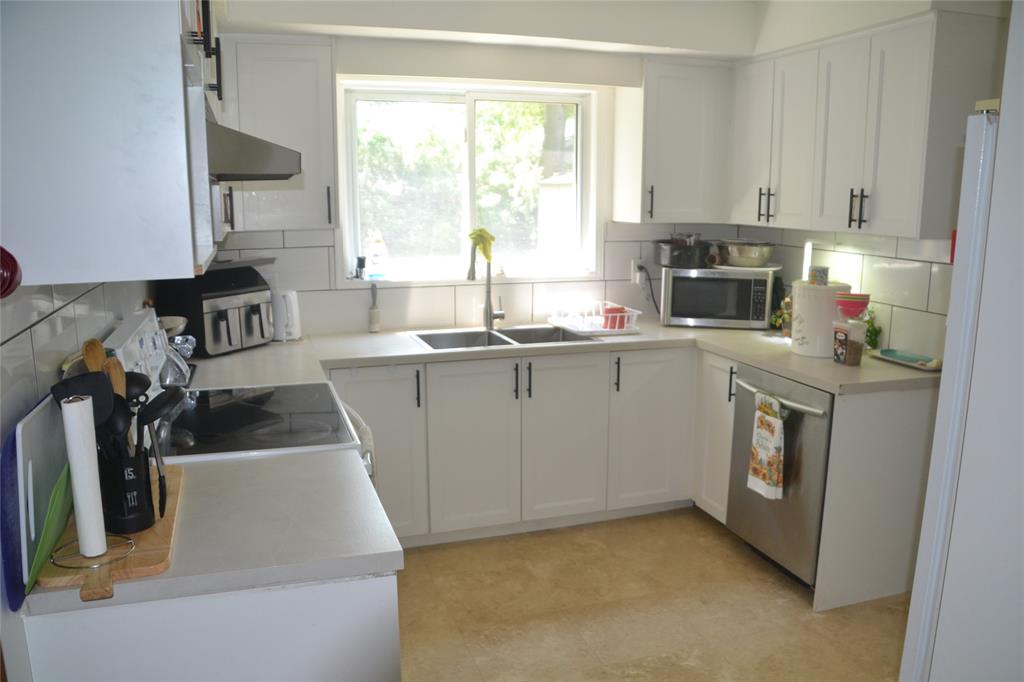 757 RETLAW Drive, Sarnia, Ontario, Canada photo 4