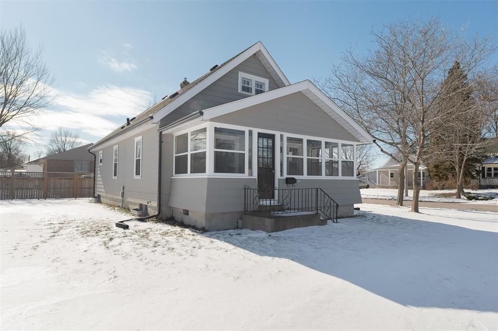 601 ALEXANDRA Avenue, Point Edward Ontario, Canada