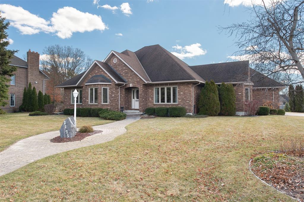 2175 YEATES Court, Sarnia Ontario, Canada