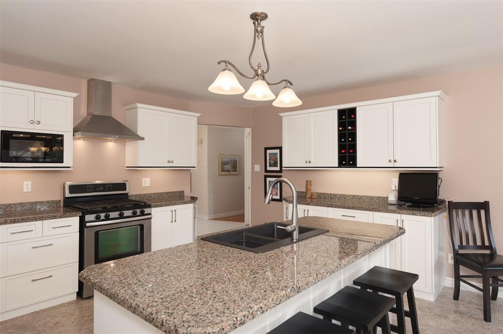 2175 YEATES Court, Sarnia Ontario, Canada