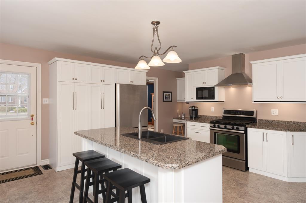 2175 YEATES Court, Sarnia Ontario, Canada