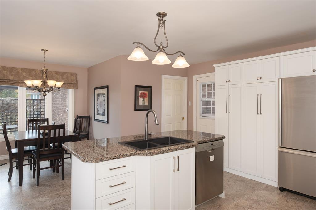 2175 YEATES Court, Sarnia Ontario, Canada