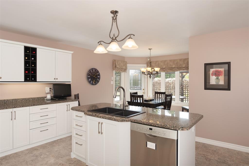 2175 YEATES Court, Sarnia Ontario, Canada