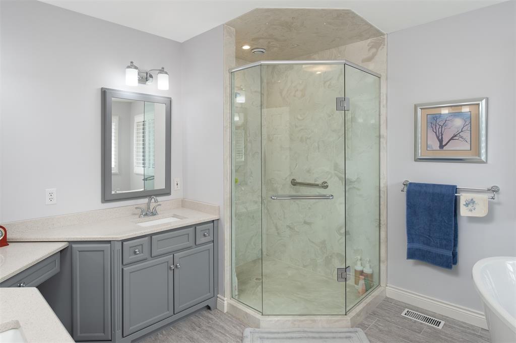2175 YEATES Court, Sarnia Ontario, Canada