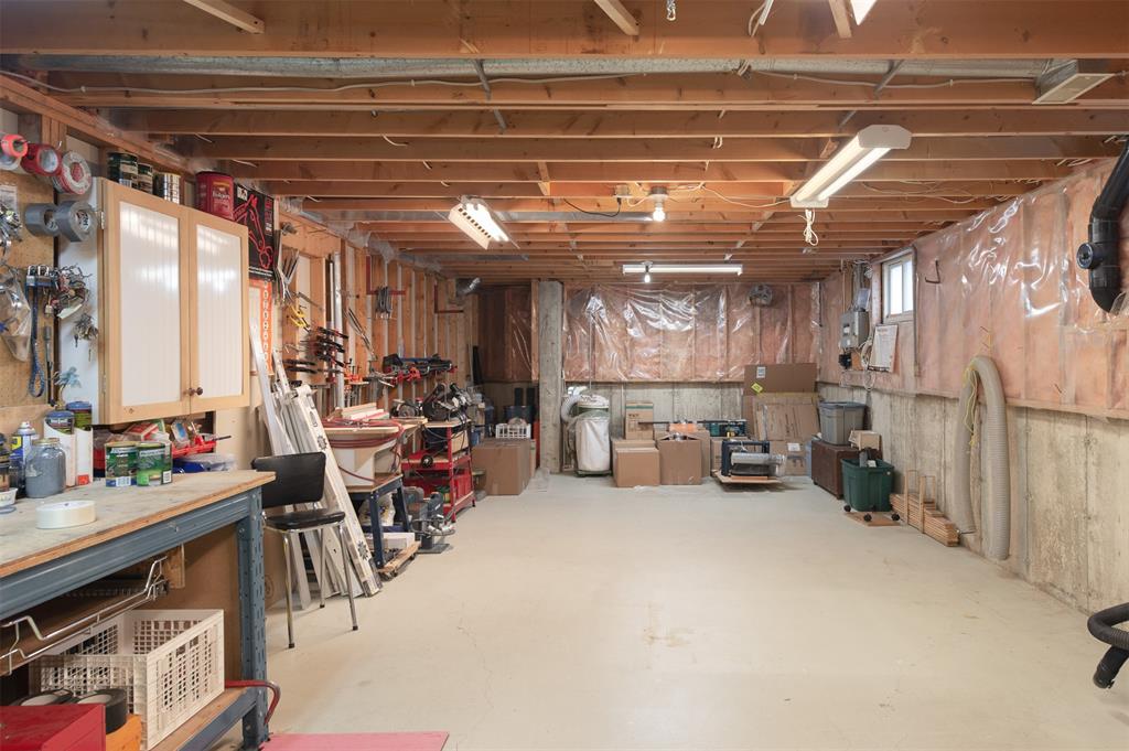 2175 YEATES Court, Sarnia Ontario, Canada