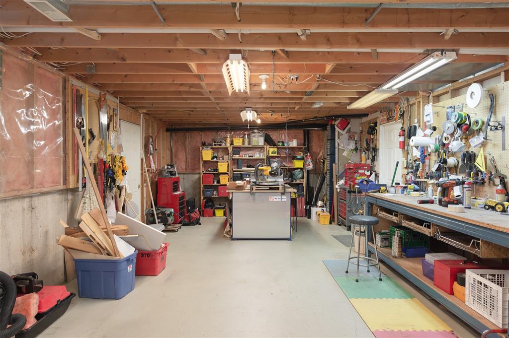 2175 YEATES Court, Sarnia Ontario, Canada