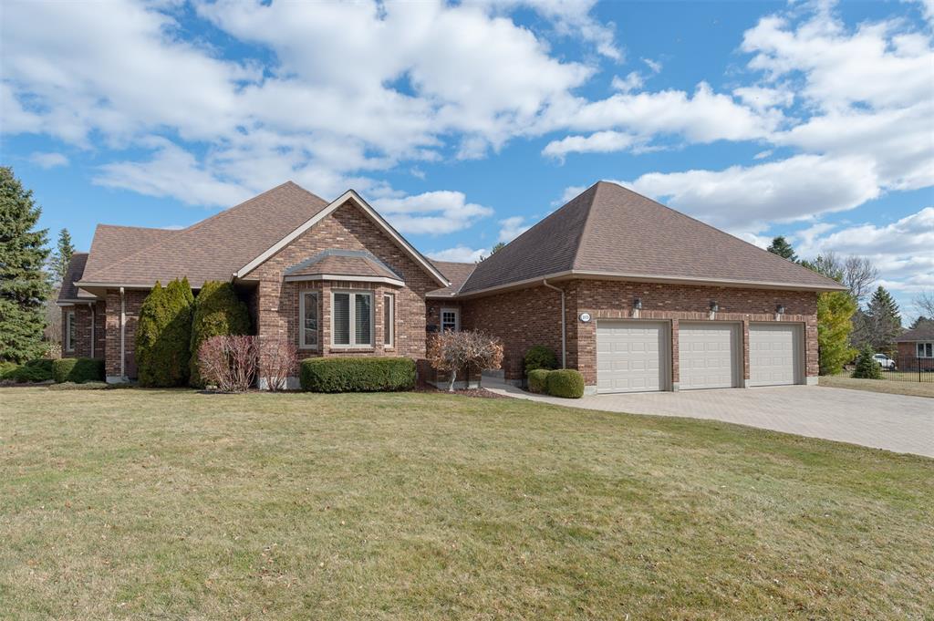 2175 YEATES Court, Sarnia Ontario, Canada