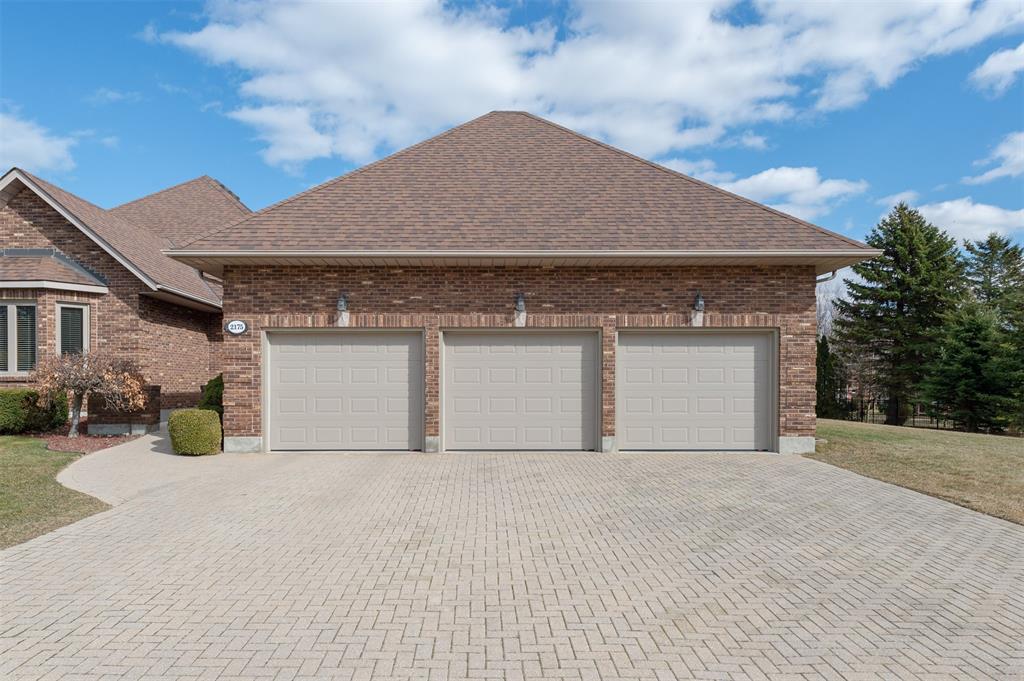 2175 YEATES Court, Sarnia Ontario, Canada