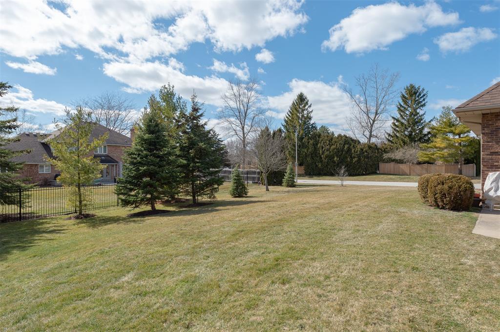 2175 YEATES Court, Sarnia Ontario, Canada