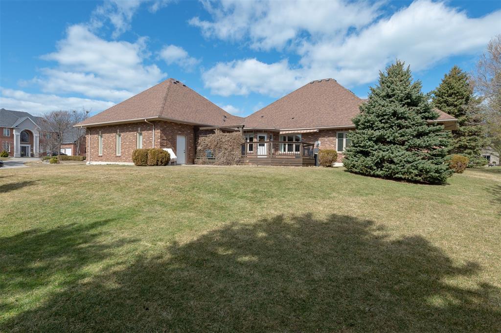 2175 YEATES Court, Sarnia Ontario, Canada