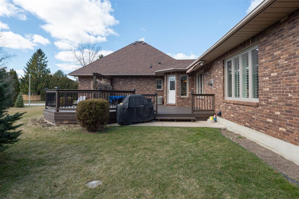 2175 YEATES Court, Sarnia Ontario, Canada