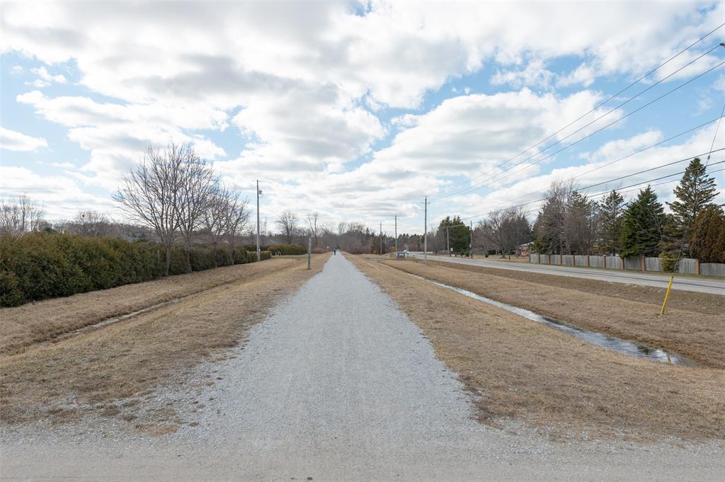 2175 YEATES Court, Sarnia Ontario, Canada